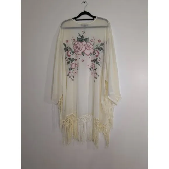 Torrid Embroidered Floral Kimono 3X Cream Boho Coastal Grandmother Fringe Wrap - Picture 4 of 14